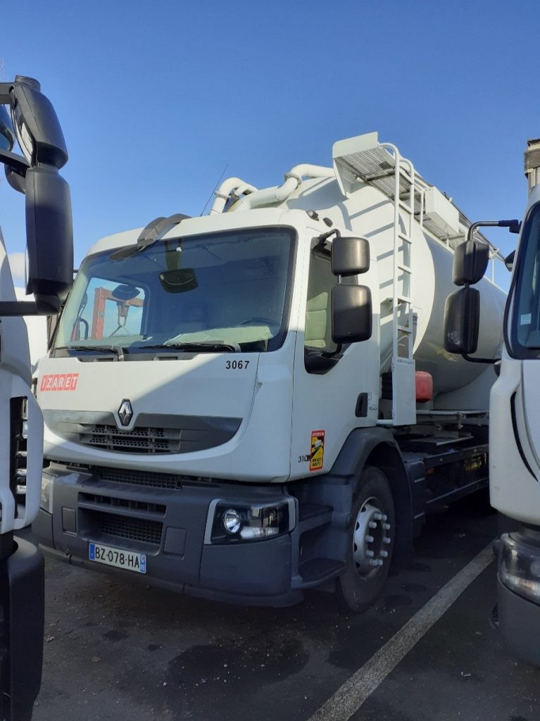 tracteur porteur RVI farine